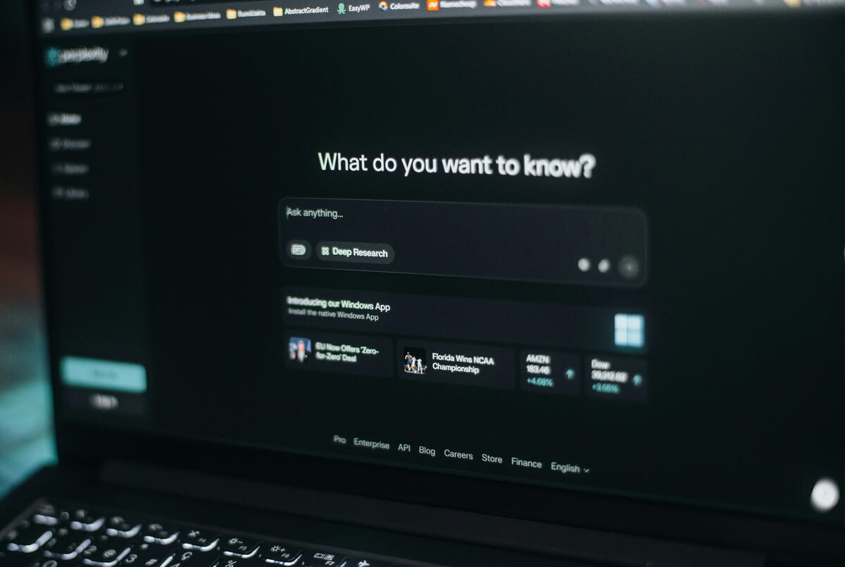 a man explaining how generative AI works in a simplified way for beginners.